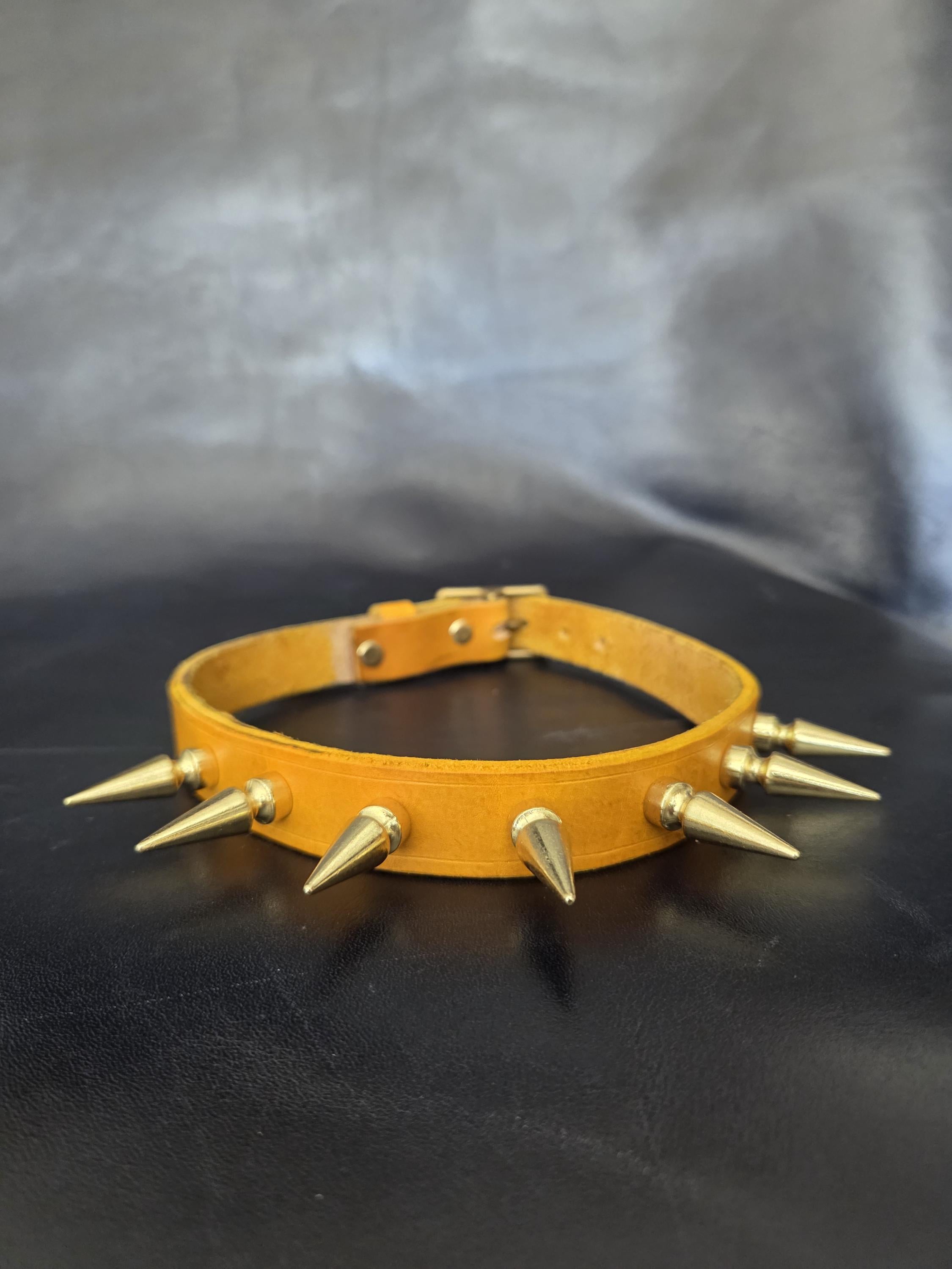 Yellow leather spiked choker necklace collar size LG.